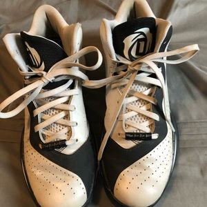 Basketball shoes